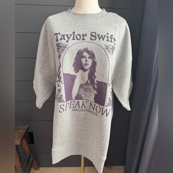 Taylor Swift Tops - Taylor Swift Speak Now Taylor’s Version Gray Sweatshirt XL Short Sleeve Concert